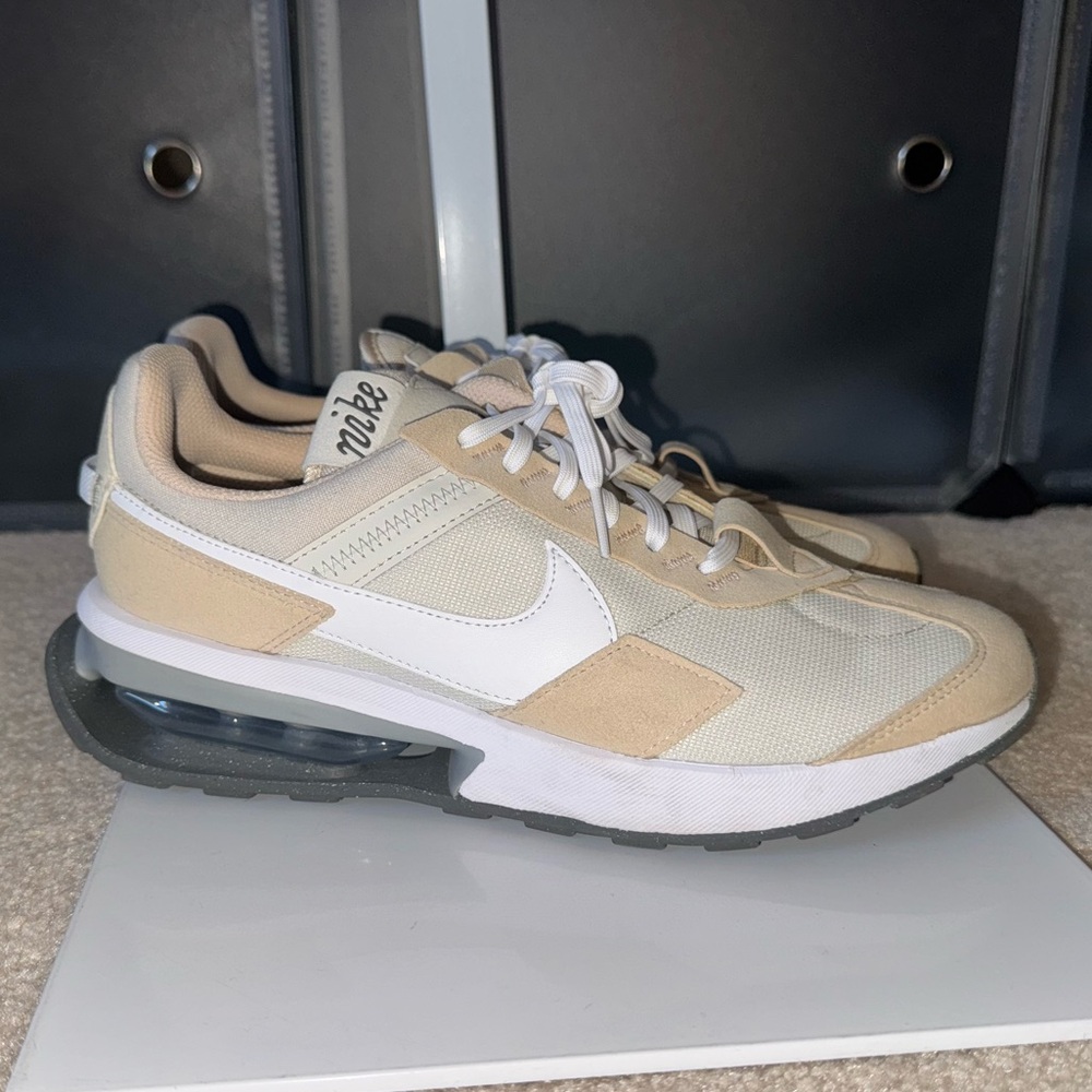Nike Air Max Pre-Day Light Bone/White-Sanddrift Women’s Size 9